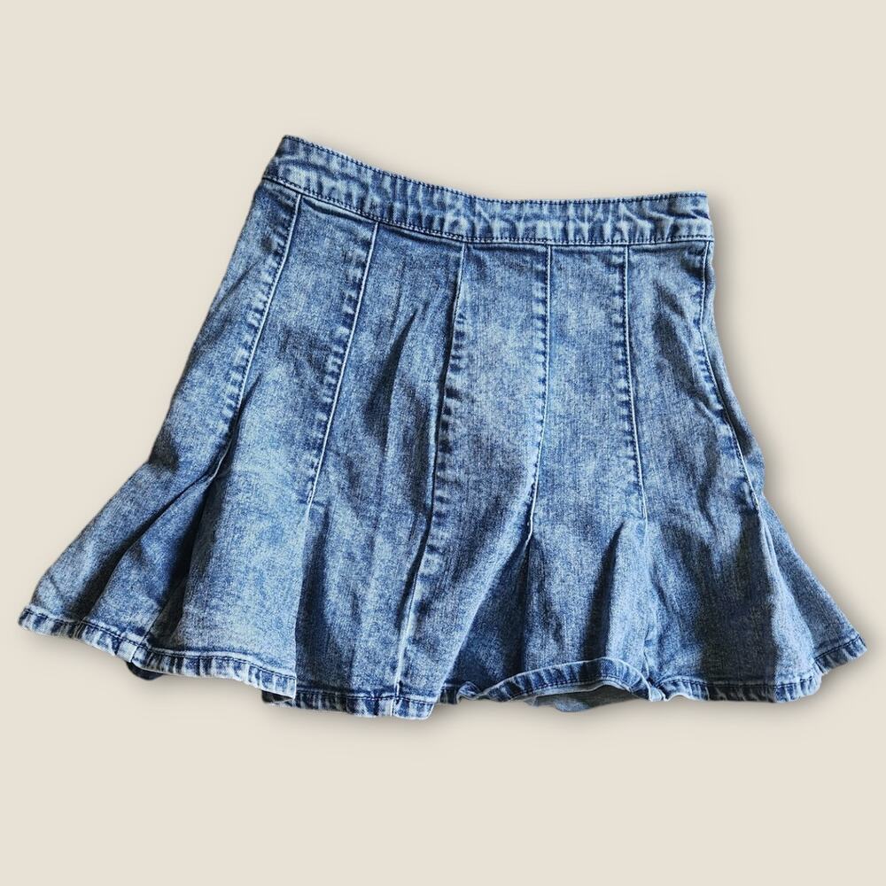 No Boundries Junior's Acid Wash Pleated Denim Mini Skirt Size 5